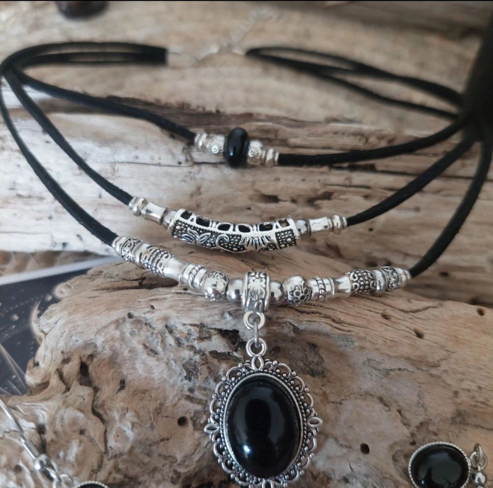 Parure boho mystique triple rangs, Petit camée dentelle obsidienne, noir – photo 4